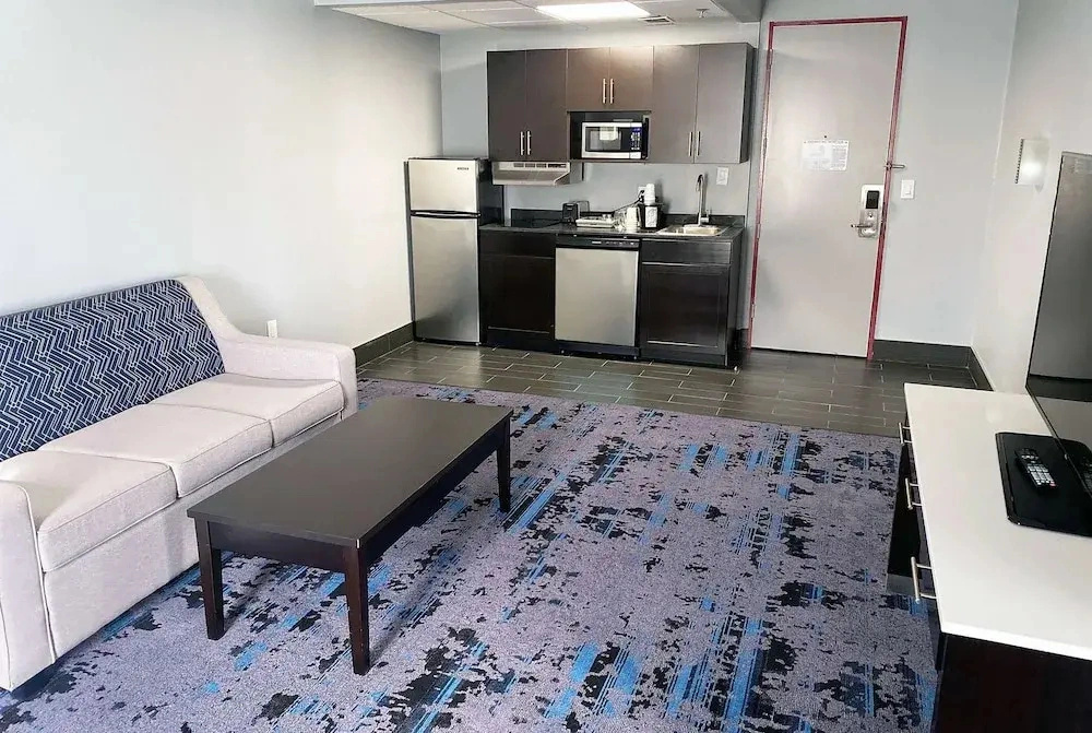 Cburg Inn & Suites