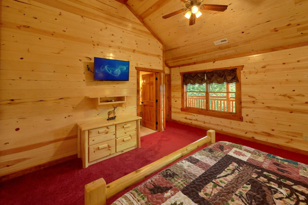 Paradise Point Pool Lodge