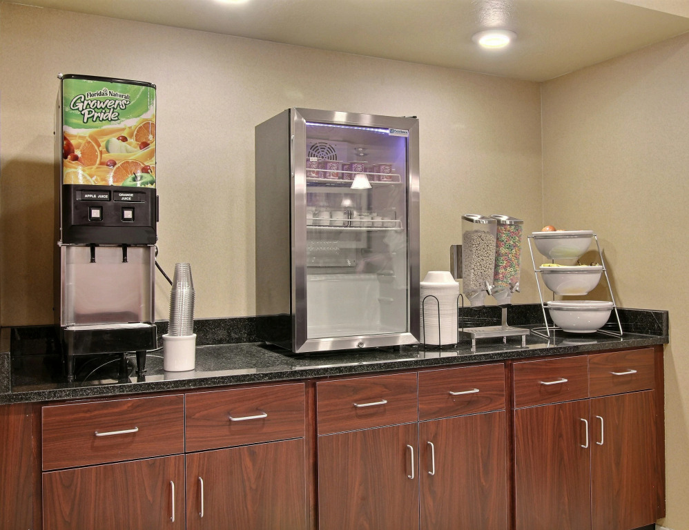 Cobblestone Inn & Suites - Linton