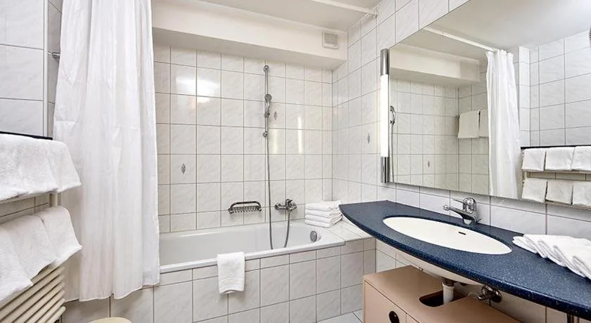 Basic Hotel