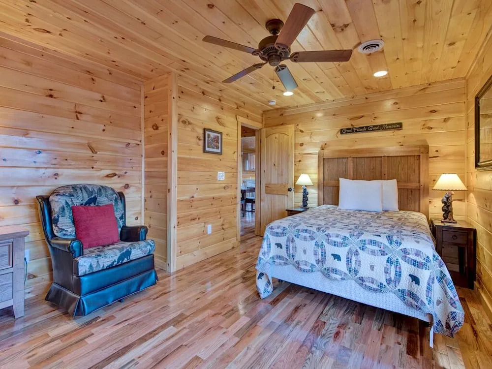 Parkside Lodge 6 Bedroom Home with Hot Tub