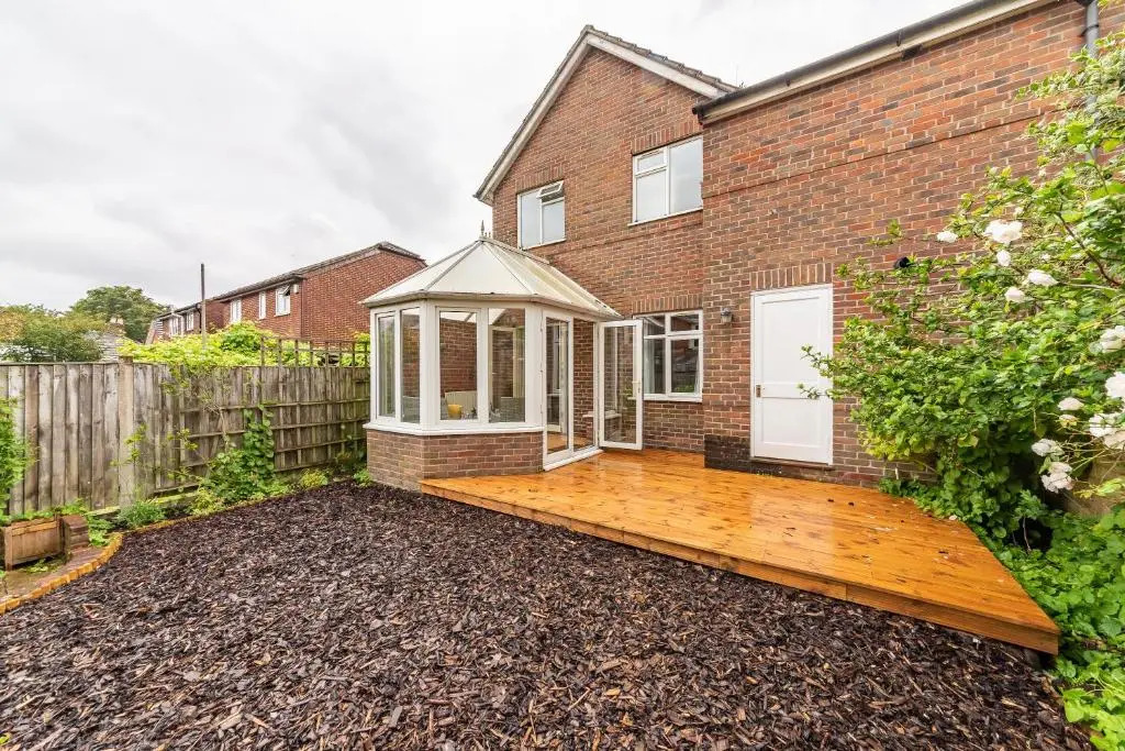 3 Bed Spacious Stylish House, Southampton - Off Road Parking & Private Garden - Sleeps 7, Close to City Centre - by Blue Puffin Stays
