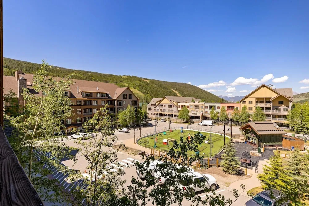 8363 Buffalo Lodge 3 Bedroom Condo by RedAwning