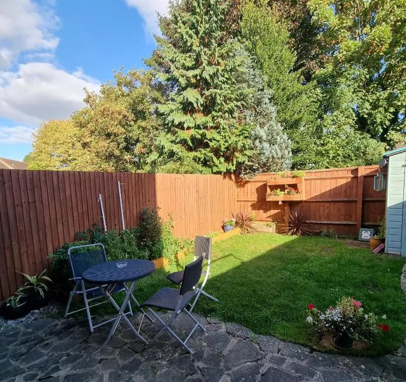 Spacious one bedroom apartment with private garden