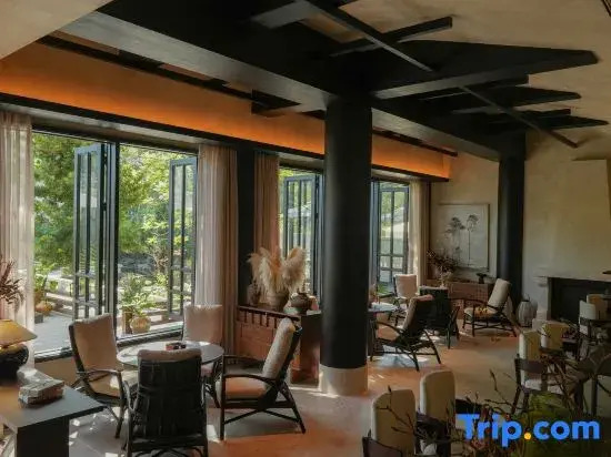 Lotus Yard Zen Hotel