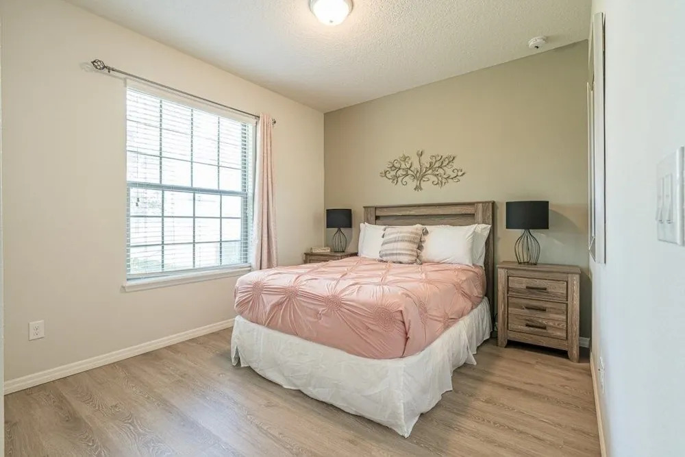 Lovely 5br Townhouse At Windsor At Westside 5 Bedroom Townhouse by RedAwning