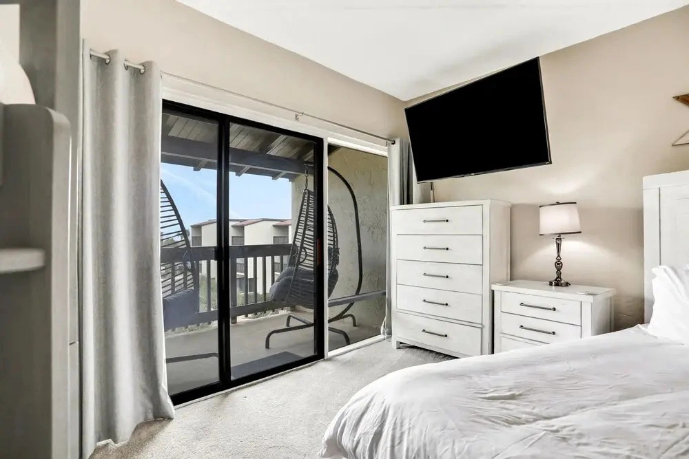 Modern Oceanview Condo With Multiple Balconies, Pool & W/D - Beach Access