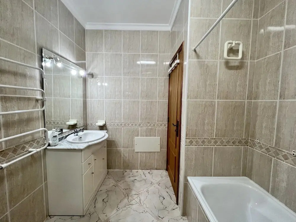 Quarteira Elegant With Pool by Homing
