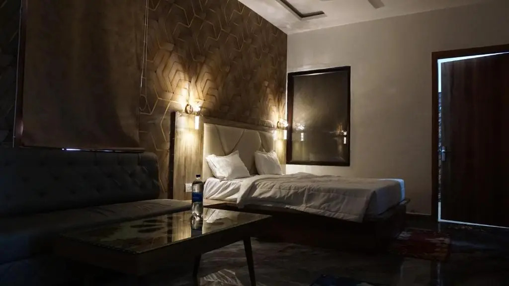 Hotel B P Emerald, Mathura