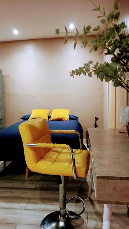 Stunning 1-bed Cabin in Bromley With hot tub