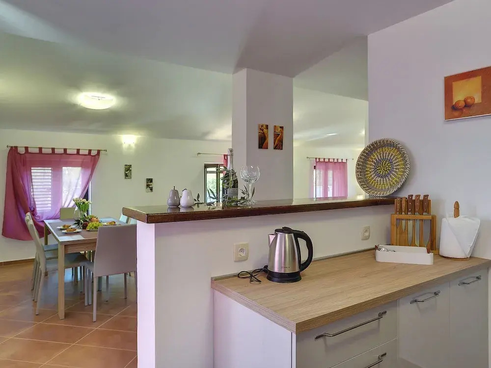 Villa in Pula with sea beach