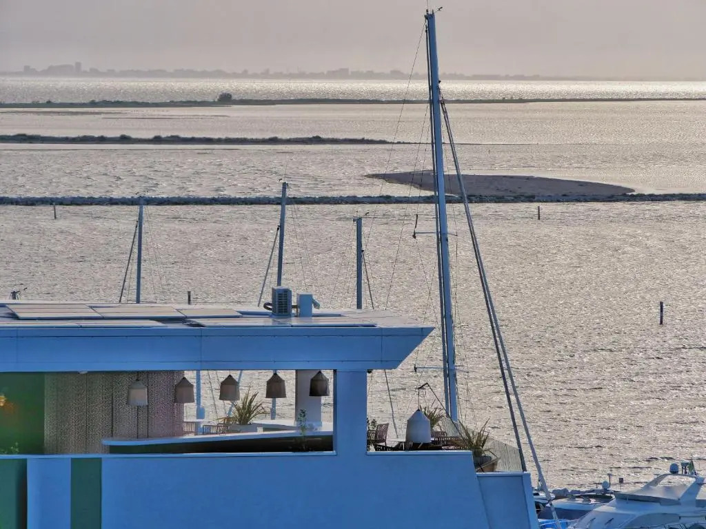 Laguna Faro Suites
