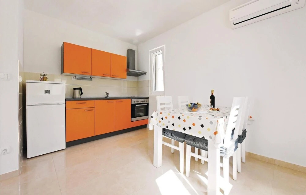 Beautiful Home in Zatoglav With Wifi and 4 Bedrooms