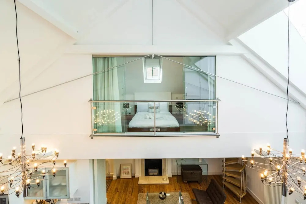 Unique 2 Bedroom Converted Artist's Studio