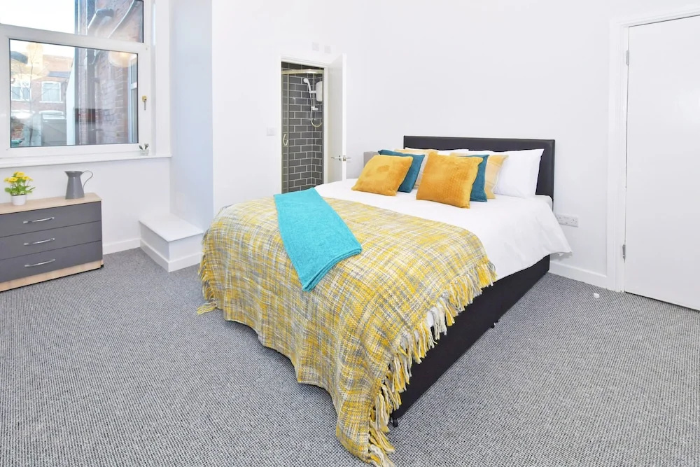 Townhouse @ 272 Walthall Street Crewe