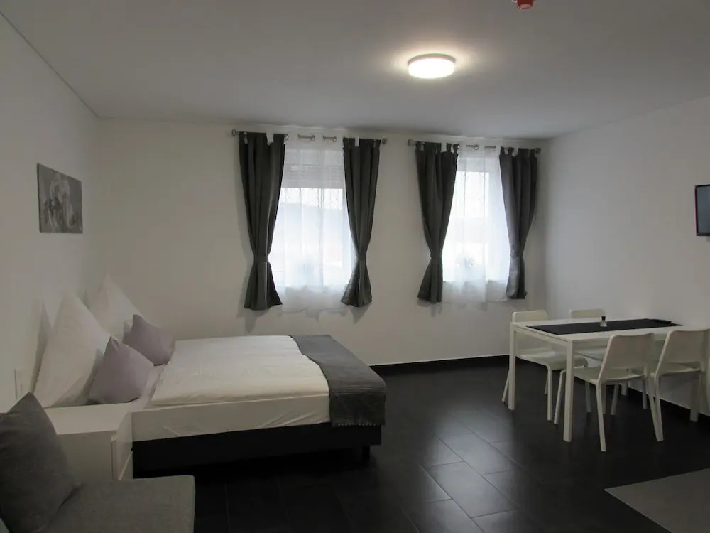 Hotel 201