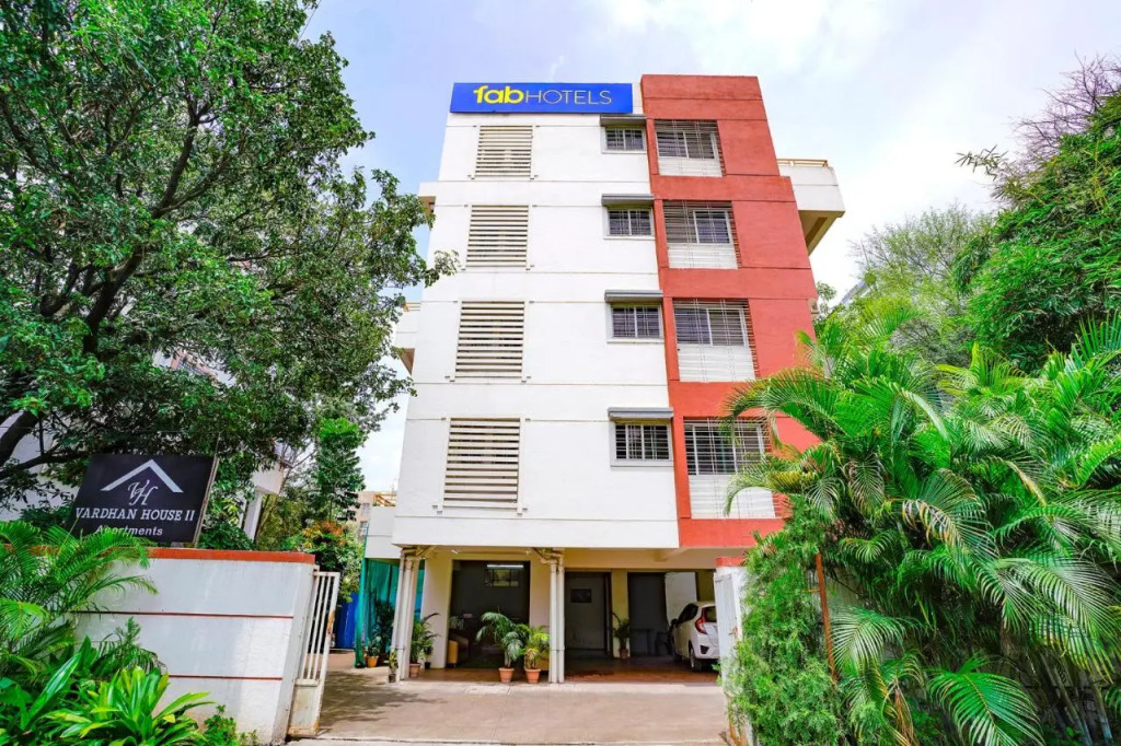 FabHotel Vardhan House II