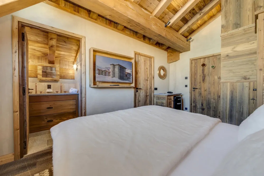 Luxury 8 bedrooms apartment, 380 sq.m. at 2551m. altitude