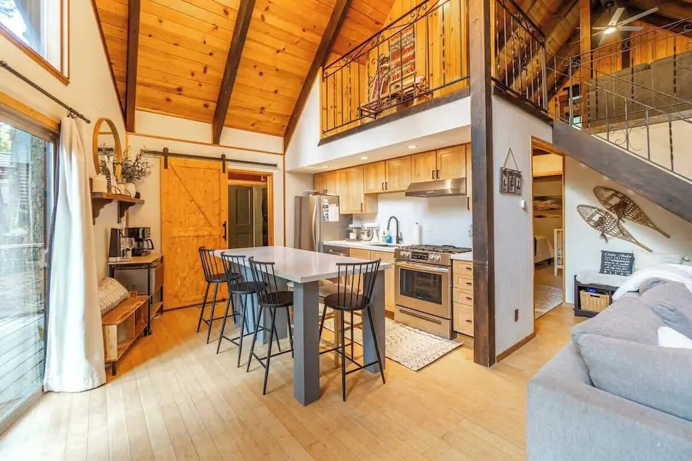 Cozy Tahoma Cabin in the Pines Sleeps 6 + Pets