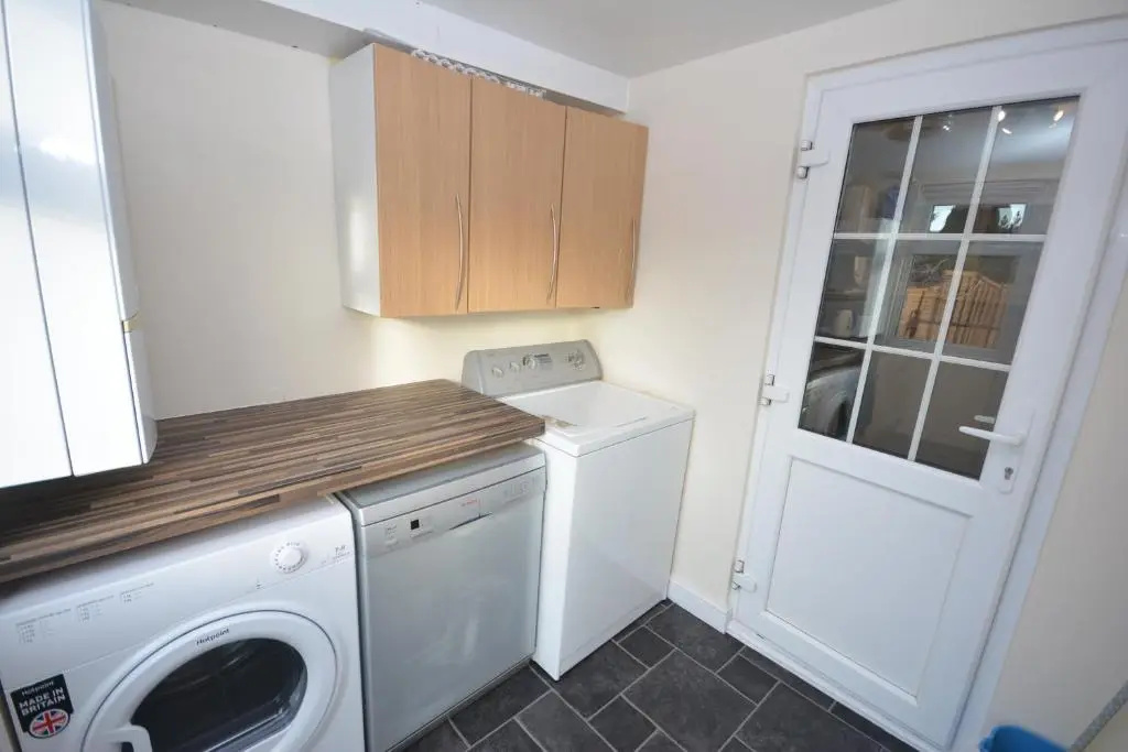 London Luxury 5 Bedroom House 2 min walk to the Tube Station