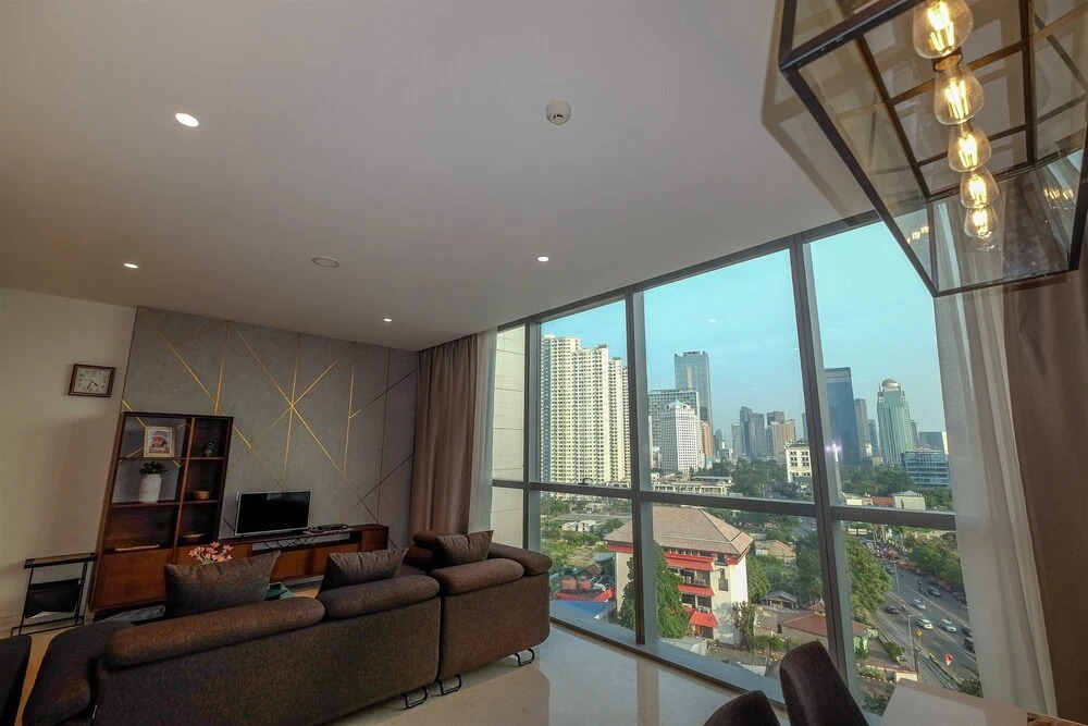 Classy 2BR Casa Domaine Apartment with Maid Room By Travelio