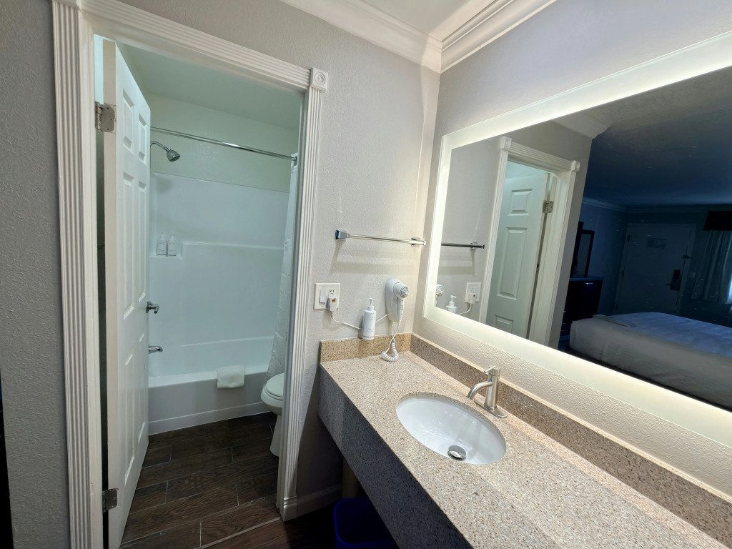 The Orchard Hotel Ukiah Wine Country Free Breakfast, Pool, & Hot Tub