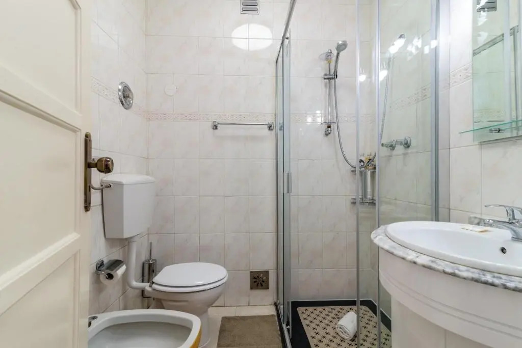 Bright Flat for 6 in Central Graça by GuestReady