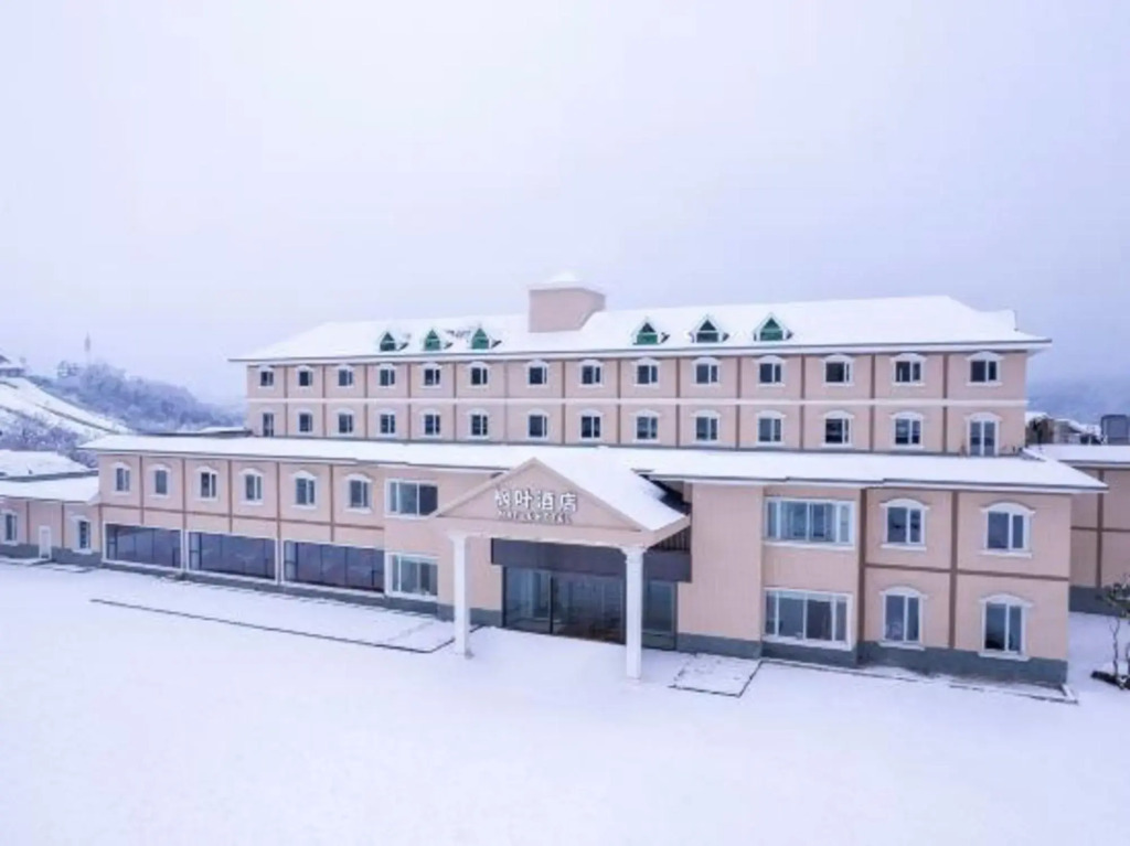 Xiling Snow Mountain Maple Leaf Hotel