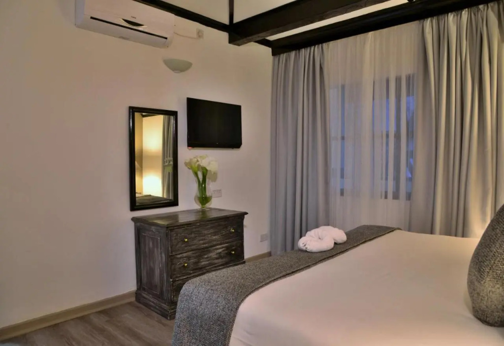 Cresta Churchill Hotel