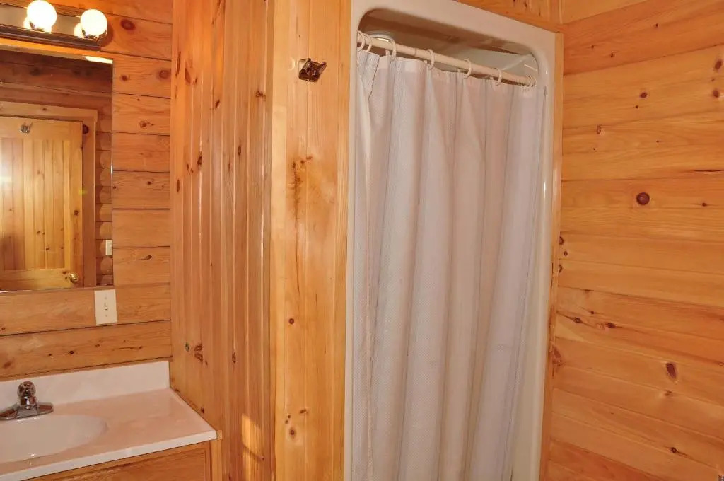Tranquil Timbers Deluxe Cabin 6