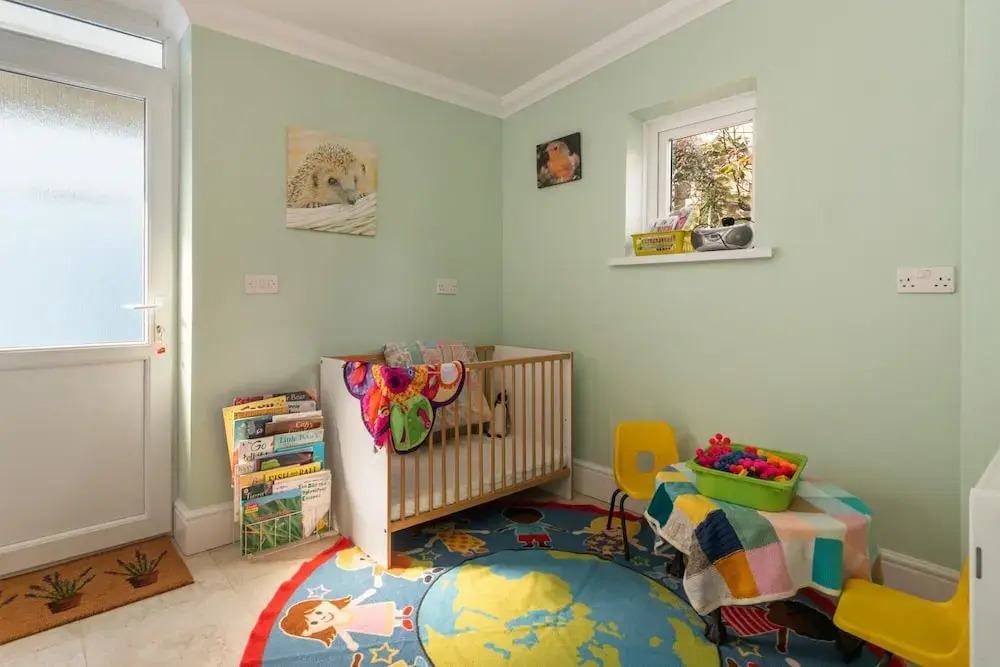 Sunningdale - Beach Side Cottage, Sea Views, Parking