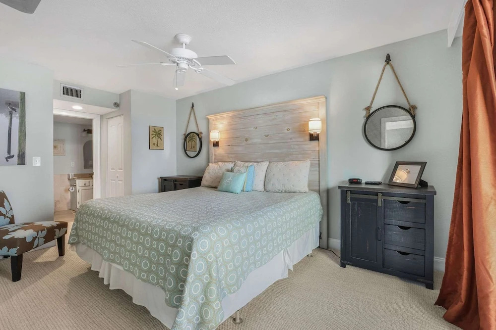 Phoenix I 1112-11th Floor Splash pad Beachfront 2 Bedrooms 2 Baths