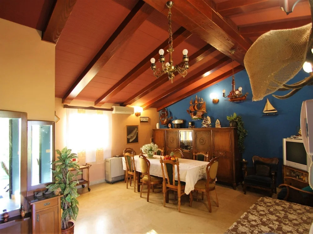 Cosy Holiday Home For Max 4 Persons Surrounded With Meadows And Vineyard