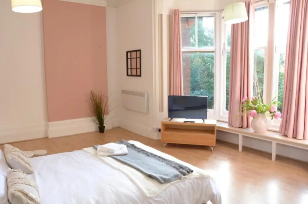 Remarkable 1 Bed Apartment in Birmingham