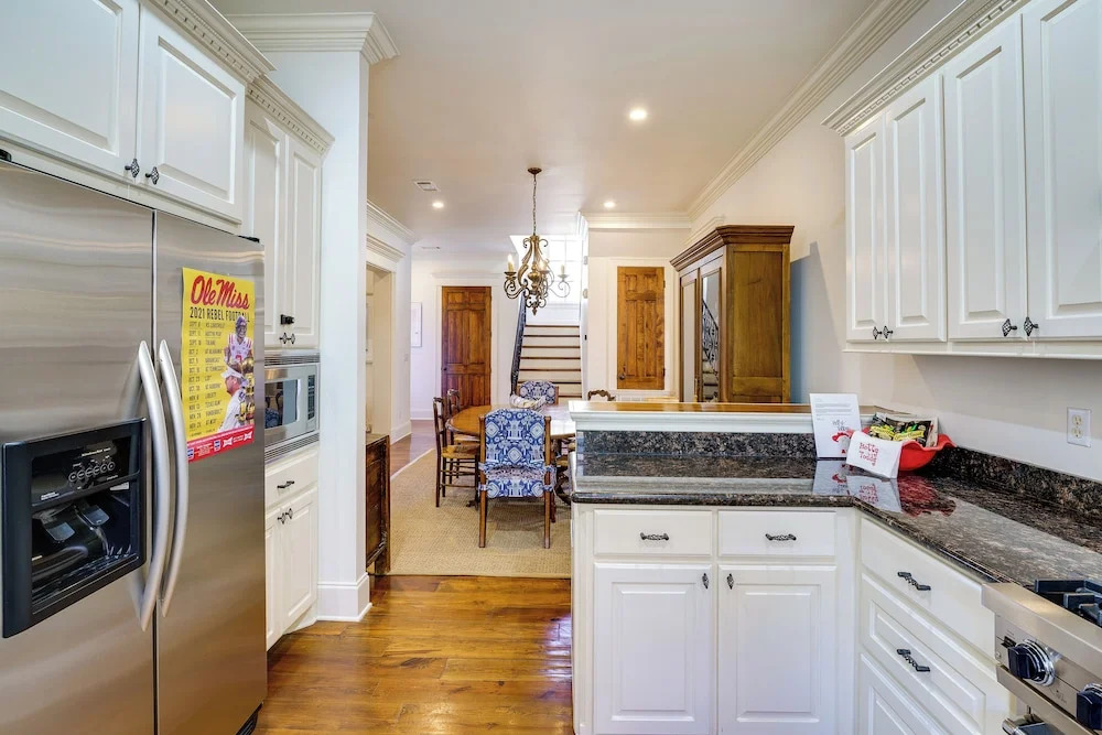 Large, Elegant Home u003c 2 Miles to Ole Miss