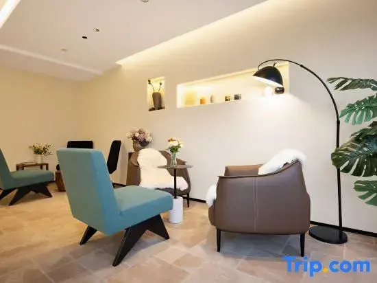 Mid Mountain and White Homestay (Bei Scenic Area Hub Store)