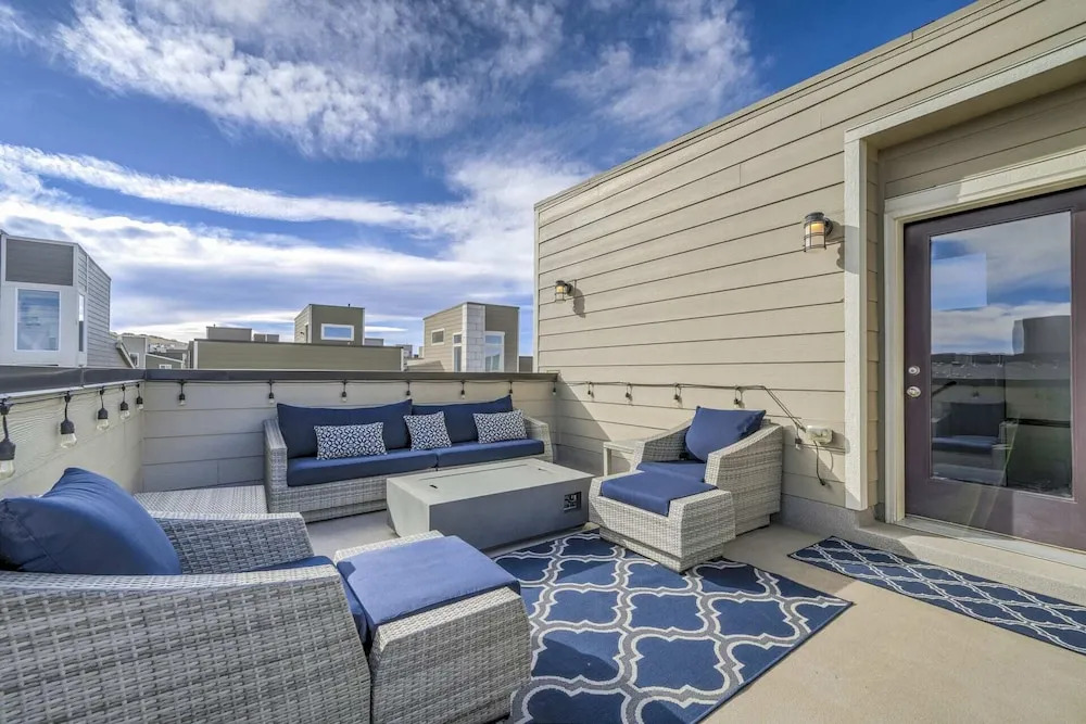 3BD Rooftop Lounge Restaurants & Parks