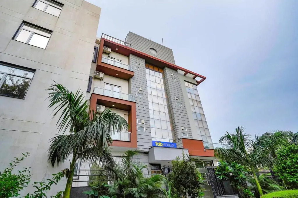 Yoyo Rooms Near Saphire International School Sector 70