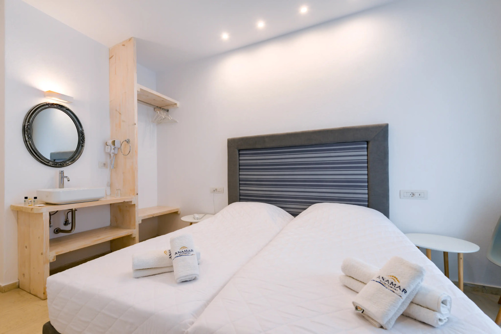 Anamar Santorini