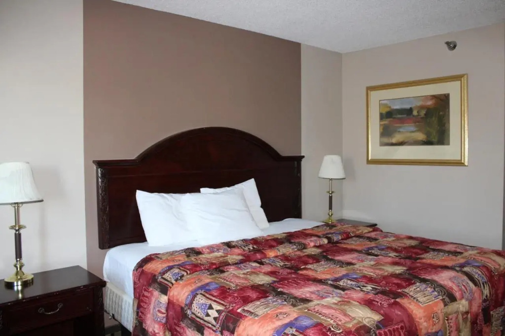 Select Inn Maple Grove