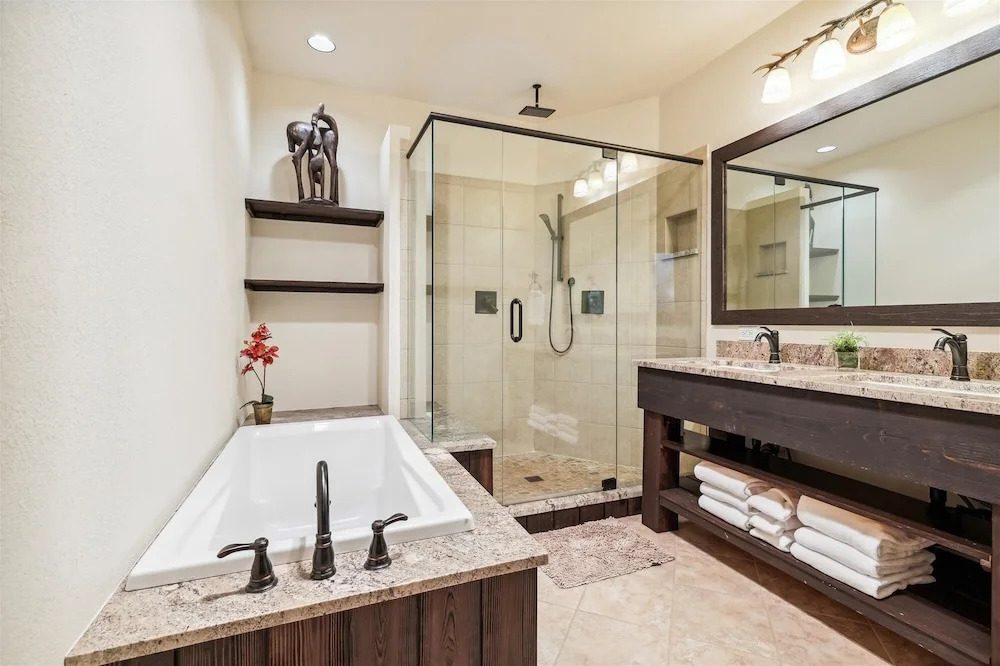 Water Dance Retreat 4 Bedroom Townhouse by RedAwning