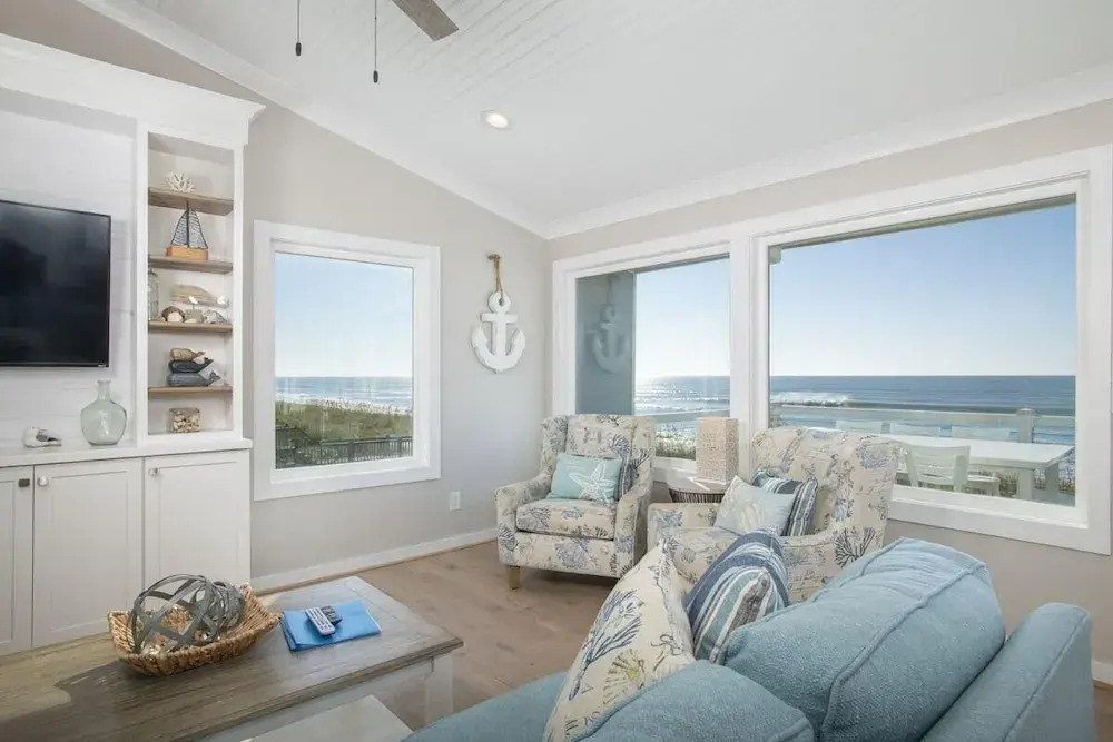 The Green Flash 4 Bedroom Home by RedAwning