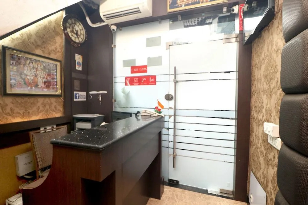OYO 19392 Hotel Lexis