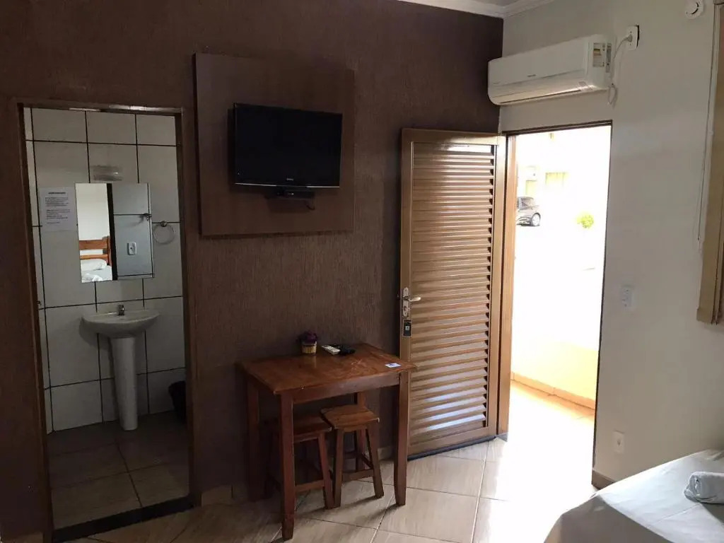 Hotel Portela III - Aprox 600m do Thermas dos Laranjais e Hot Beach