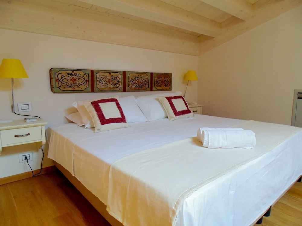 Alimunera Hotel