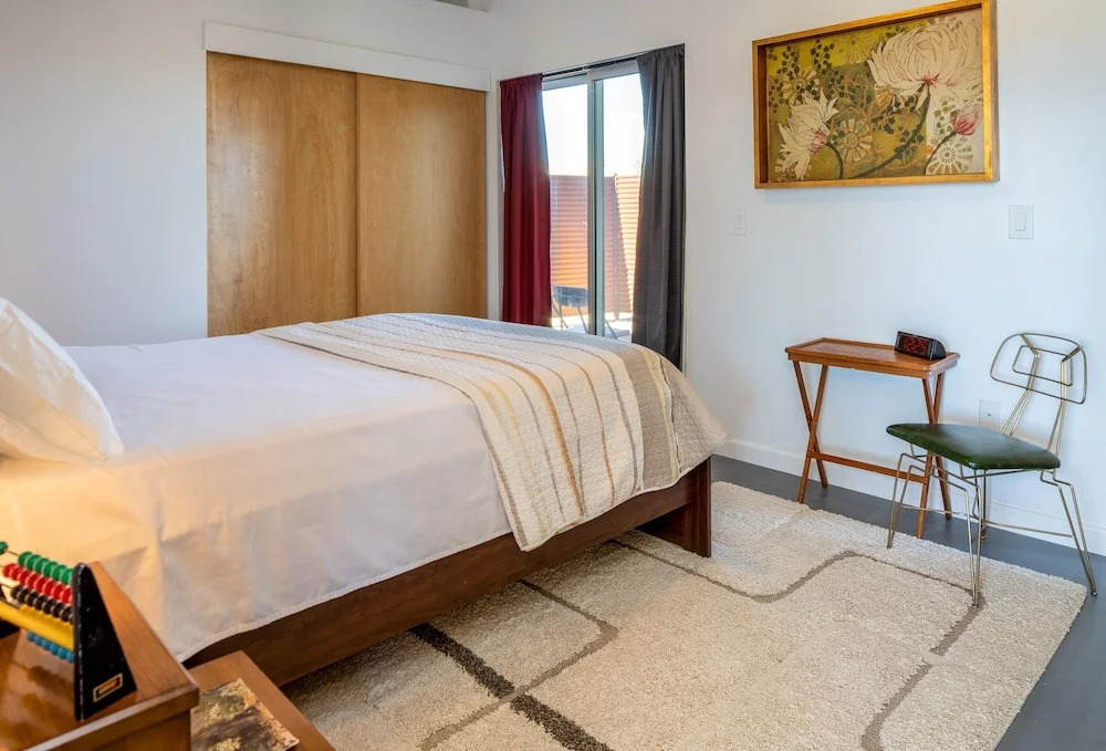 Las Alas Del Sol- A Desert Architectural Gem 2 Bedroom Home by RedAwning