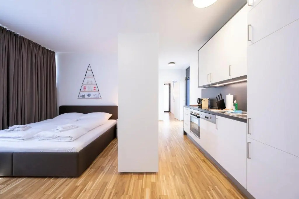 Modern City Hideaway Graz by ichbucheAT
