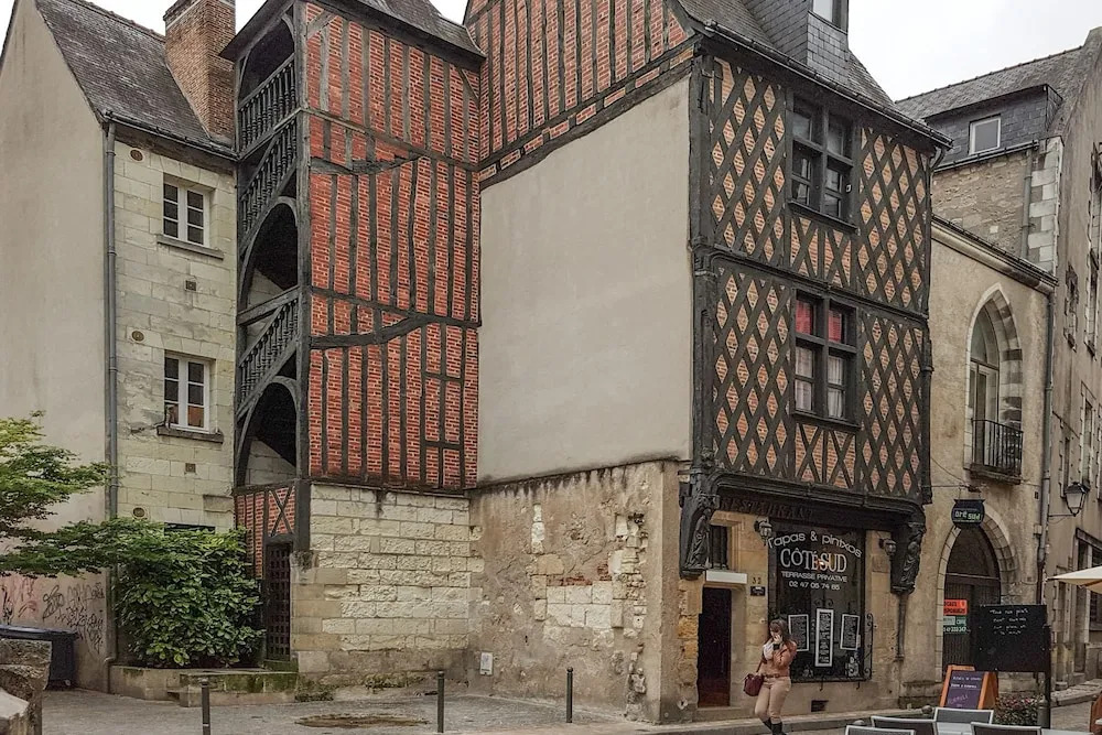Grand T2 Vieux Tours Immeuble historique