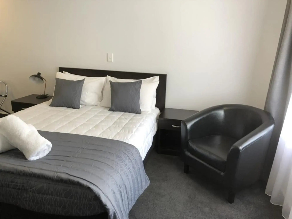 Durham Court Motor Inn