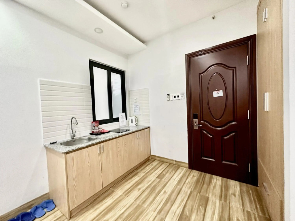 RedDoorz Plus near E-Town 2